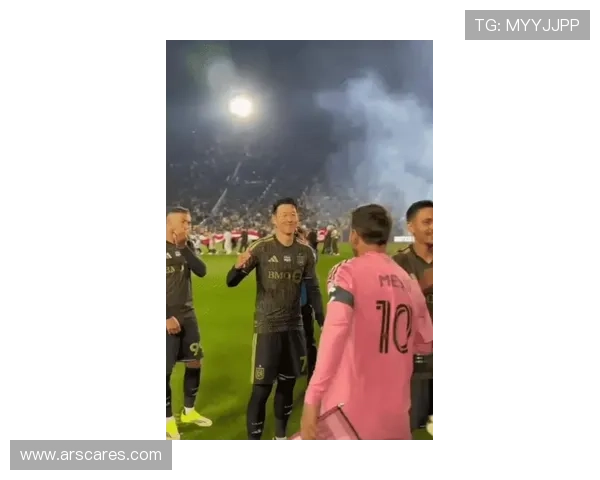 七万五千人见证梅西对决孙兴慜